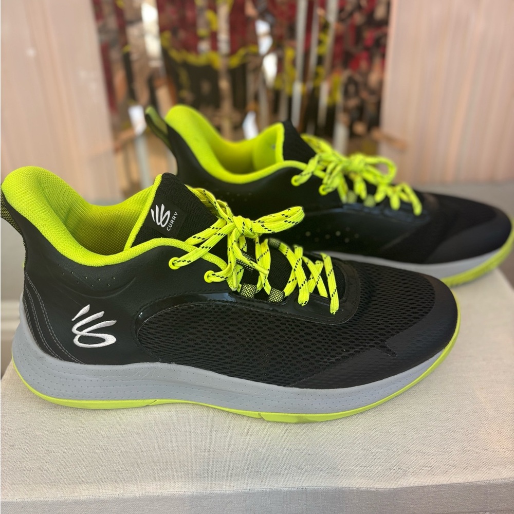 Men’s Under Armour Steph Curry 3Z6 Basketball Shoes - size 13 (EU 47.5)